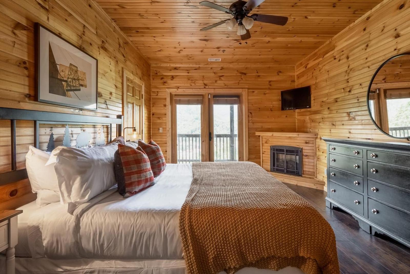 Hickory Ridge By Avantstay Incredible Private Elevated Cabin Sleeps 20 Гатлинбург Экстерьер фото